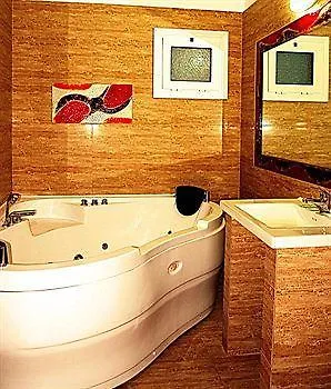 Alexandros Hotell 3*